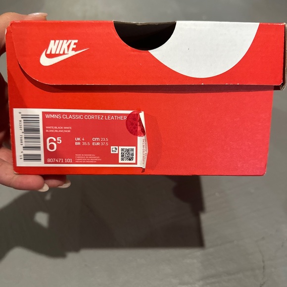 Women’s Nike Classic Cortez Leather Shoe
Size 6.5 Brand New - Picture 5 of 6